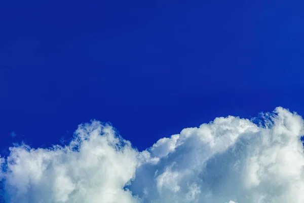 Modrá Obloha Mraky Slunečními Paprsky Které Mají Být Použity Jako — Stock fotografie
