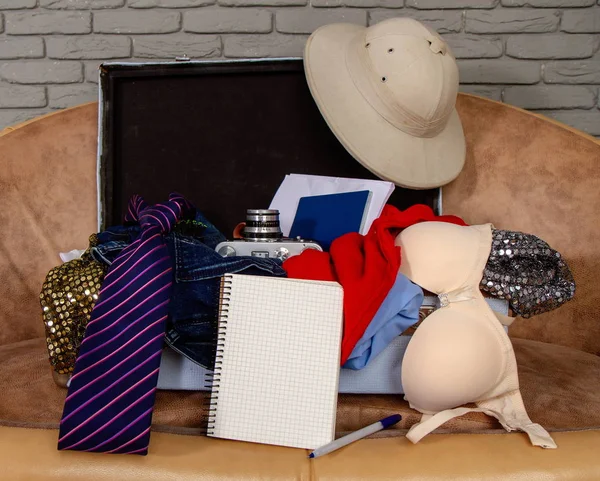 Ready suitcases for the trip — Stock Photo, Image