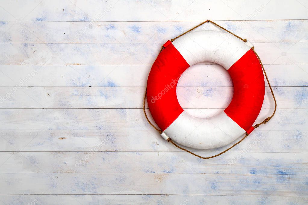 white red life buoy