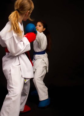 Karate kız dövüşçüleri