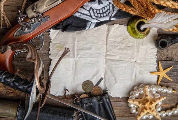Вінтажний Піратський Меч Пістолетний Прапор Веселий Гвинт Інше Середньовічне Обладнання — стокове фото
