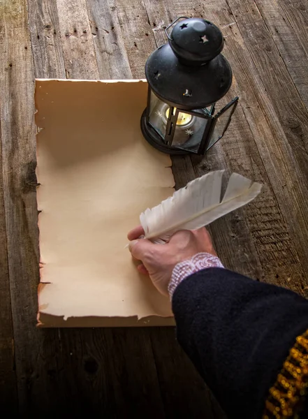 Male Hand Camisole Writes Something Quill Pen Old Smm Light — Stock Photo, Image