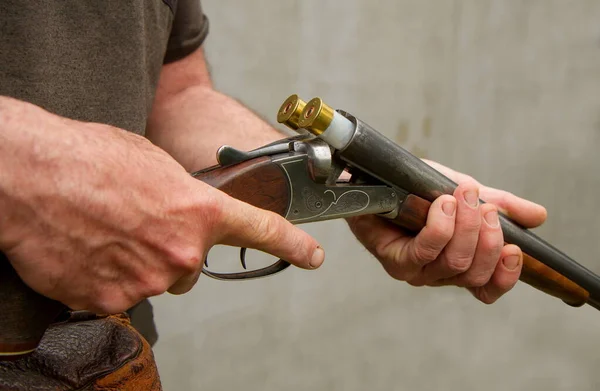 Volwassen mannelijke jager — Stockfoto