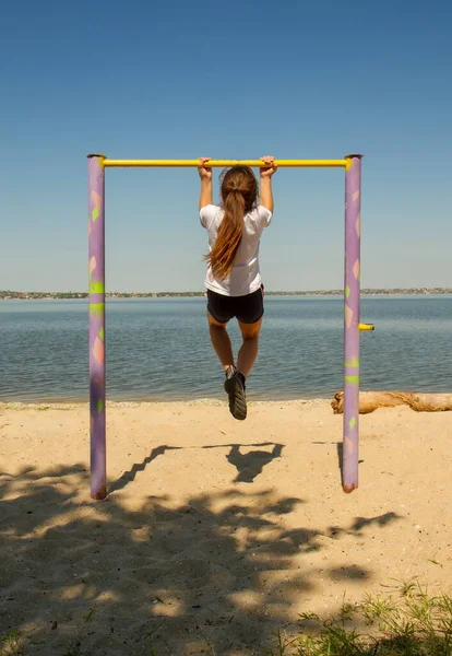 Street sport pull-up — Zdjęcie stockowe