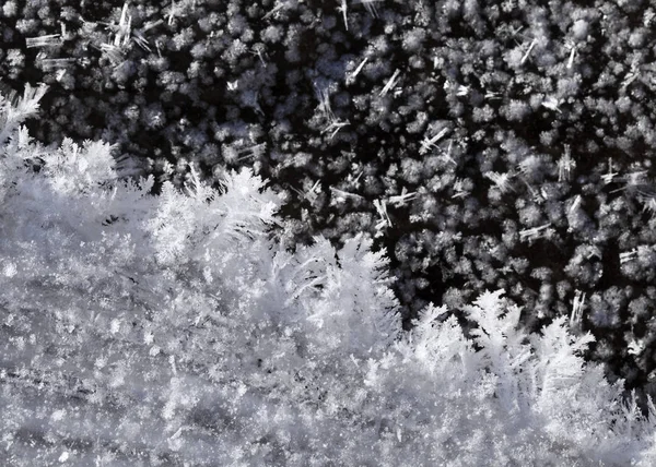 Κρύσταλλοι χιονιού στο έδαφος — Φωτογραφία Αρχείου