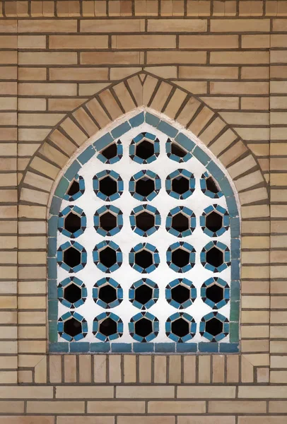 Typiskt öppen-arbete fönster, Uzbekistan — Stockfoto