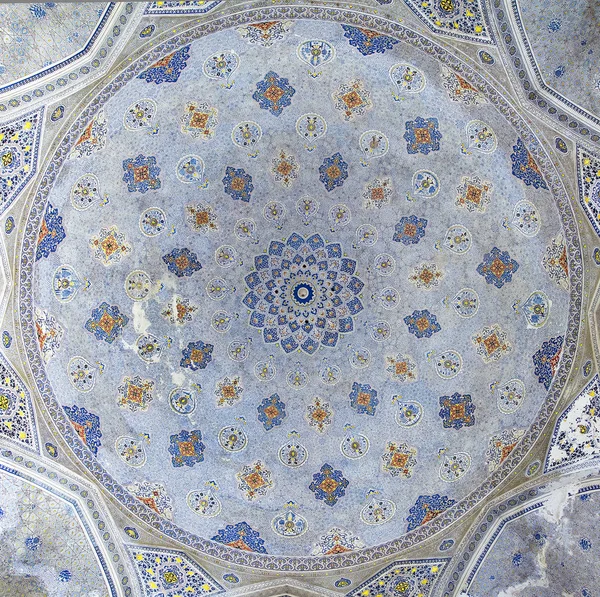 乌兹别克斯坦角贡伯兹清真寺的圆顶装饰 — 图库照片
