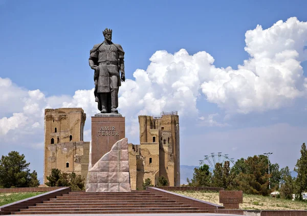 Estatua de Timur en Shahrisabz, Uzbekistán — Foto de Stock