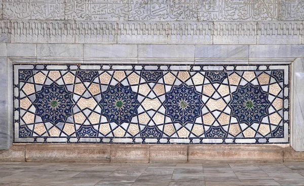 Gamla östra mosaik på en vägg, Uzbekistan — Stockfoto