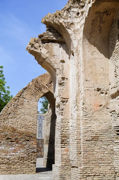 Zniszczony ściana Gur-e-Amir Mauzoleum, Samarkanda — Zdjęcie stockowe