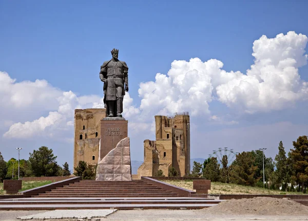 Standbeeld van Timur in Shahrisabz, Oezbekistan — Stockfoto