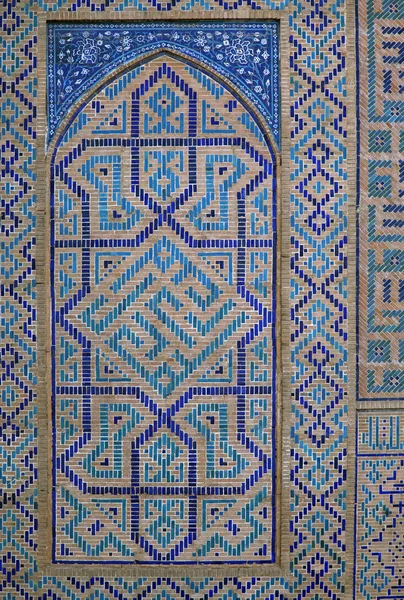 Antiguo mosaico oriental en la pared, Uzbekistán — Foto de Stock