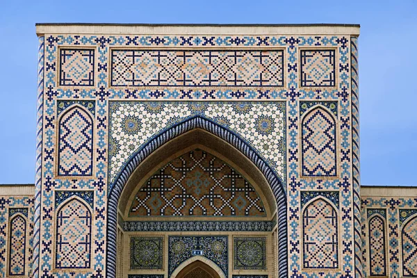 Арка-портал мечети, Узбекистан — стоковое фото