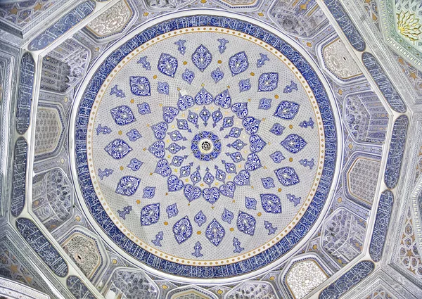 Tak prydnad av Shirin-Bika mausoleum, Samarkand — Stockfoto