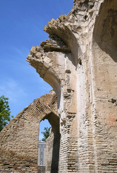 Zniszczony ściana Gur-e-Amir Mauzoleum, Samarkanda — Zdjęcie stockowe