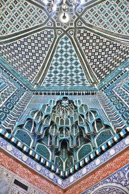 Şah-i-Zinda Necropolis'e Samarkand tavan dekore edilmiş