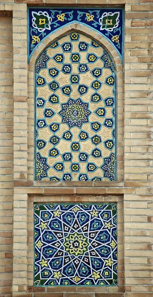 Altes orientalisches Mosaik an der Wand, Usbekistan — Stockfoto