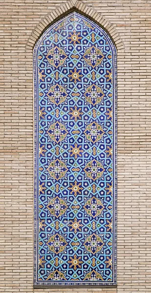 Antiguo mosaico oriental en la pared, Uzbekistán — Foto de Stock