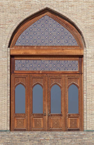 Snidade trä dörr, Uzbekistan — Stockfoto