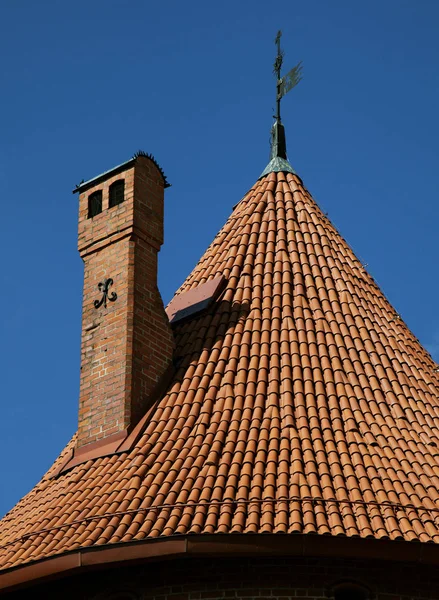 Dach wieży zamku Trakai w pobliżu Vilnius — Zdjęcie stockowe