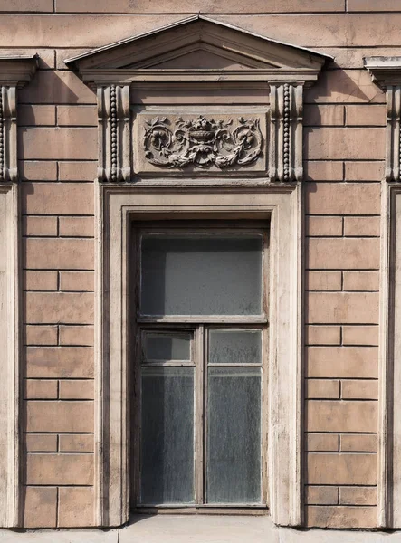 Window of an old building, Saint-Petersburg — Stock Photo, Image