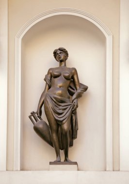 Heykel Riga'da bir duvara niş içinde