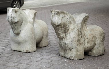 Road limiters in the shape of Pegasus, Tartu clipart
