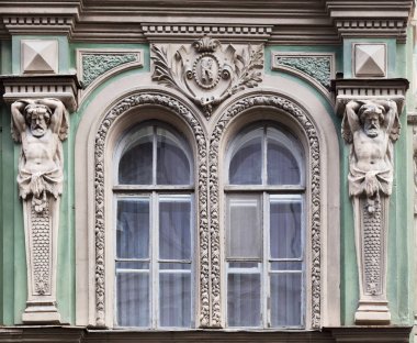 Eski bir bina, Saint-Petersburg penceresi