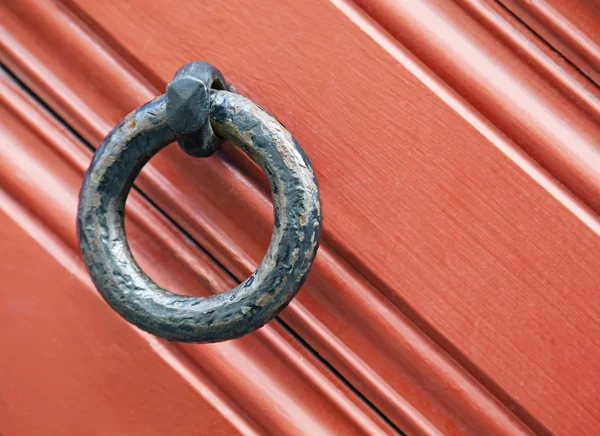 Ring-shaped door knocker — Stock Photo, Image