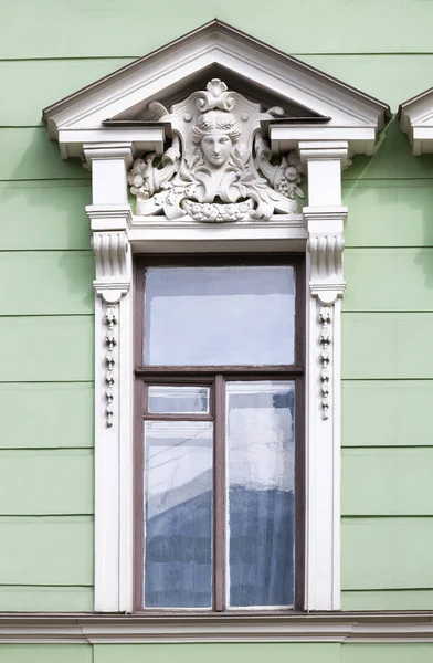 Ventana de un edificio antiguo, San Petersburgo —  Fotos de Stock