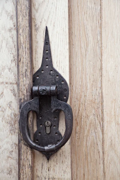 Ring-shaped door knocker — Stock Photo, Image