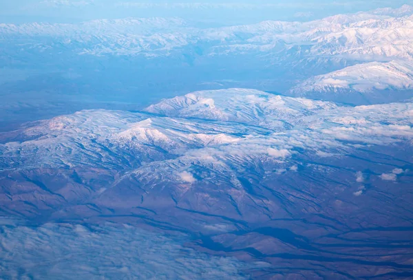 Montañas, vista desde el avión —  Fotos de Stock