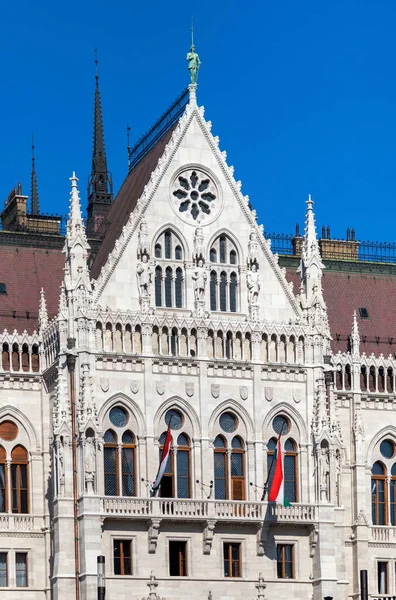 Fachada do parlamento húngaro em Budapeste — Fotografia de Stock