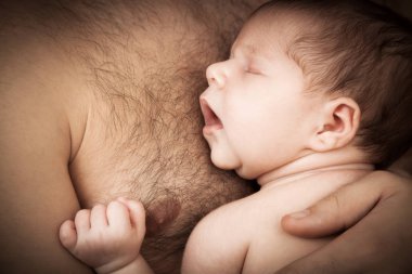 Yeni doğan çocuk ve babası