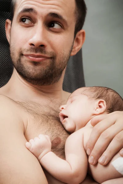 Newborn child and father — Stock Photo, Image