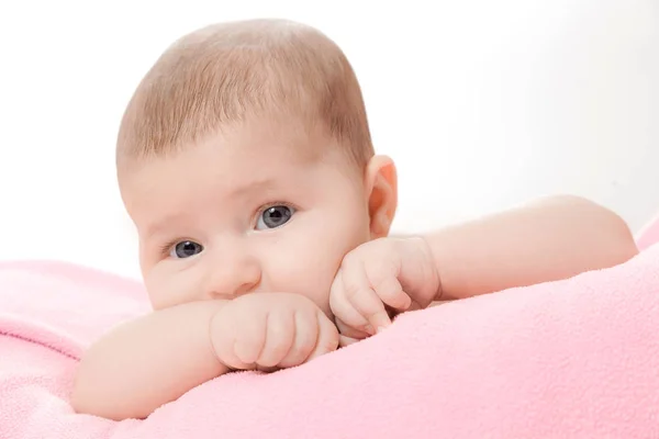 De kleine mooie baby — Stockfoto