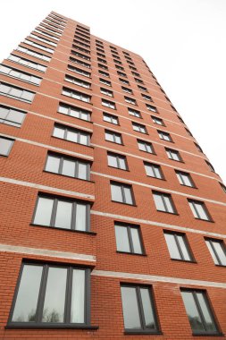 Modern binanın dışında