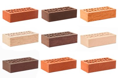 İzole edilmiş beyaz arkaplanda çok renkli tuğlalar.