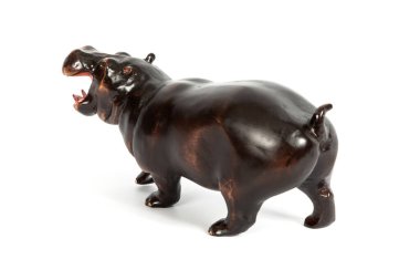 Arka planda izole edilmiş bir su aygırı figürü..