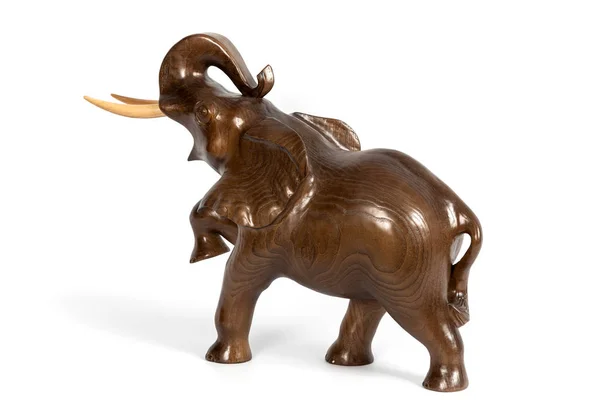 Figura de madeira de um elefante isolado no fundo . — Fotografia de Stock