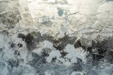 Sert dondurmalar sırasında buzla kaplanmış camlar.