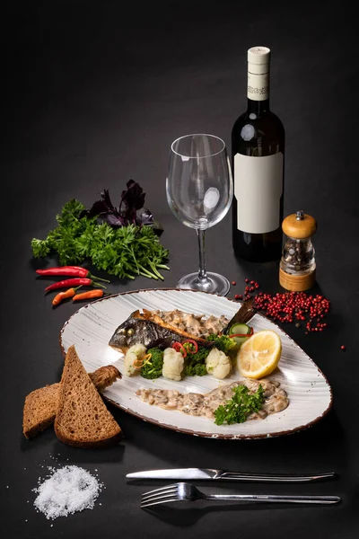 Fish Dish Plate Next Bottle Wine Glass Black Background — Stock Photo, Image