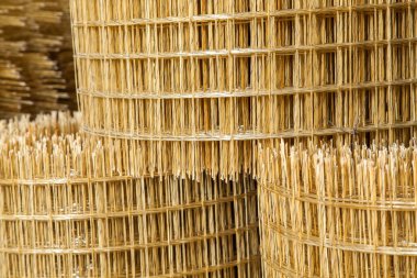 İnşaat işleri için fiberglas ağ takviyesi üretimi.