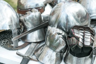 Şövalyeler metal eldiven. Element koruyucu zırh