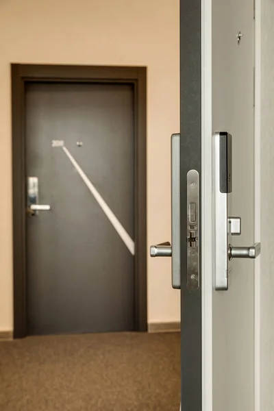 Front Door Apartment Hotel — Stock Photo, Image