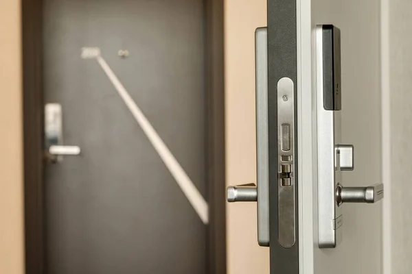 Front Door Apartment Hotel — Stock Photo, Image