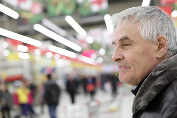 Man in market — Stock Photo, Image