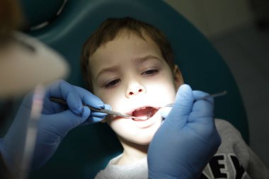 Dişçideki Çocuk