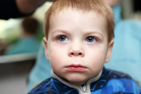 Child getting haircut first time — Stock Photo, Image