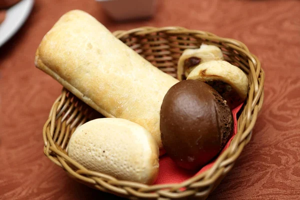 Çeşitli ekmek sepeti — Stok fotoğraf